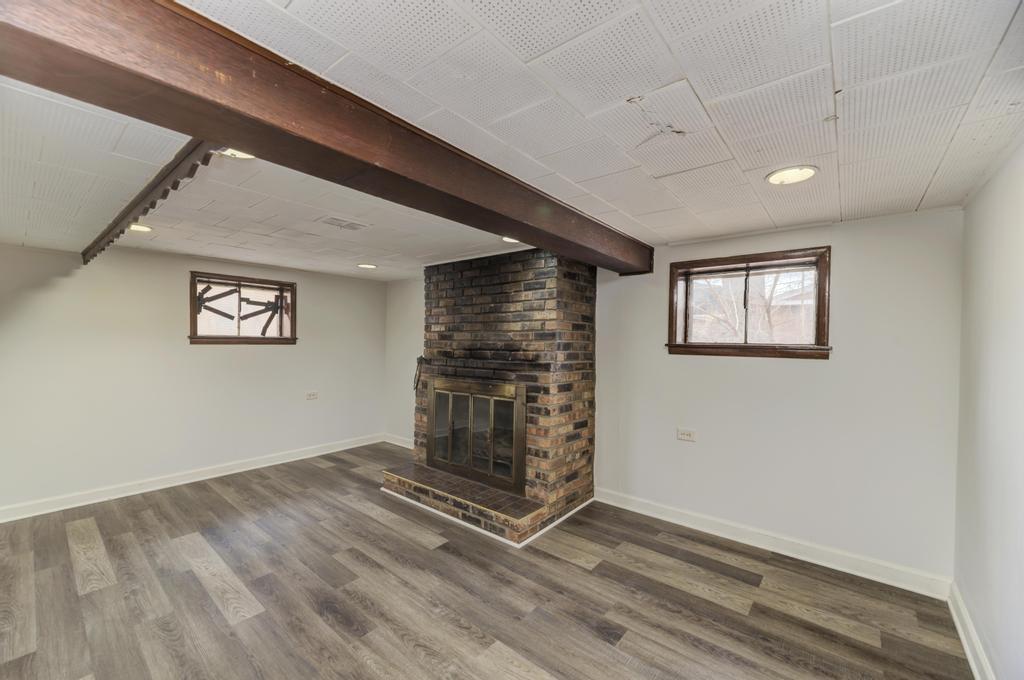8625 43rd Street Lyons, IL 60534 - Photo 16 of 22 a view of an empty room with a window