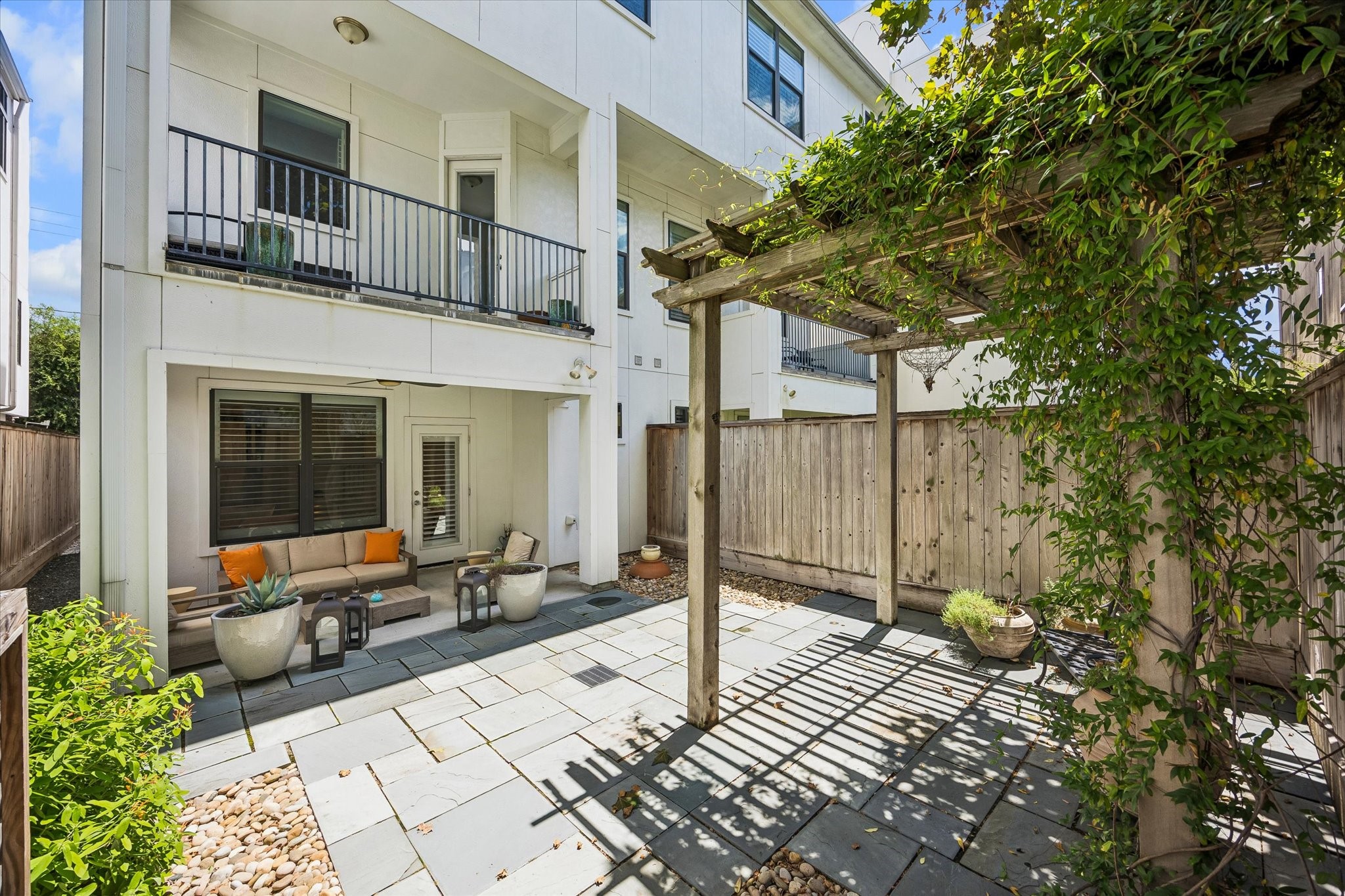 1810 Ridgewood Street Houston, TX 77006 - Photo 30 of 30 Welcome home! Enjoy walkability to local cafes, restaurants & bars, with River Oaks Shopping Center & iconic River Oaks Theatre!