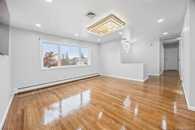 $999,000 | 14 Hilton Court, Hicksville, NY 11801