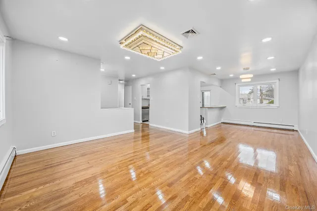 $999,000 | 14 Hilton Court, Hicksville, NY 11801