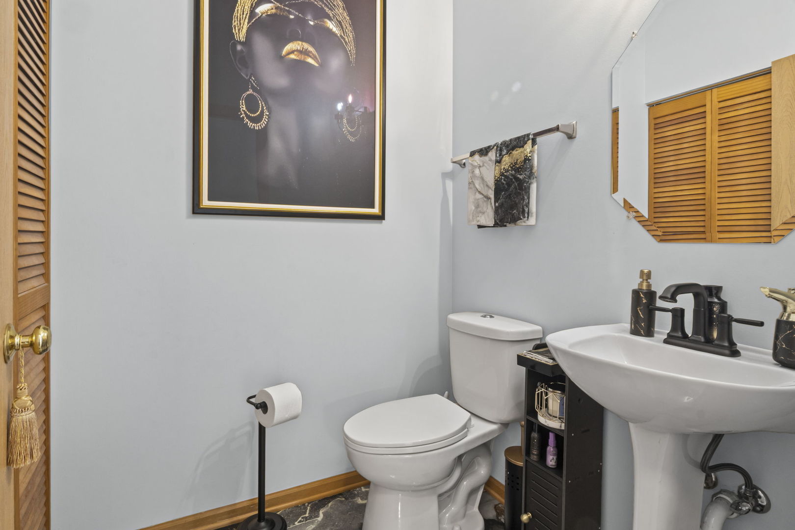 21617 Dogwood Road, Unit 1125 Matteson, IL 60443 - Photo 17 of 33 a bathroom with a toilet and a sink