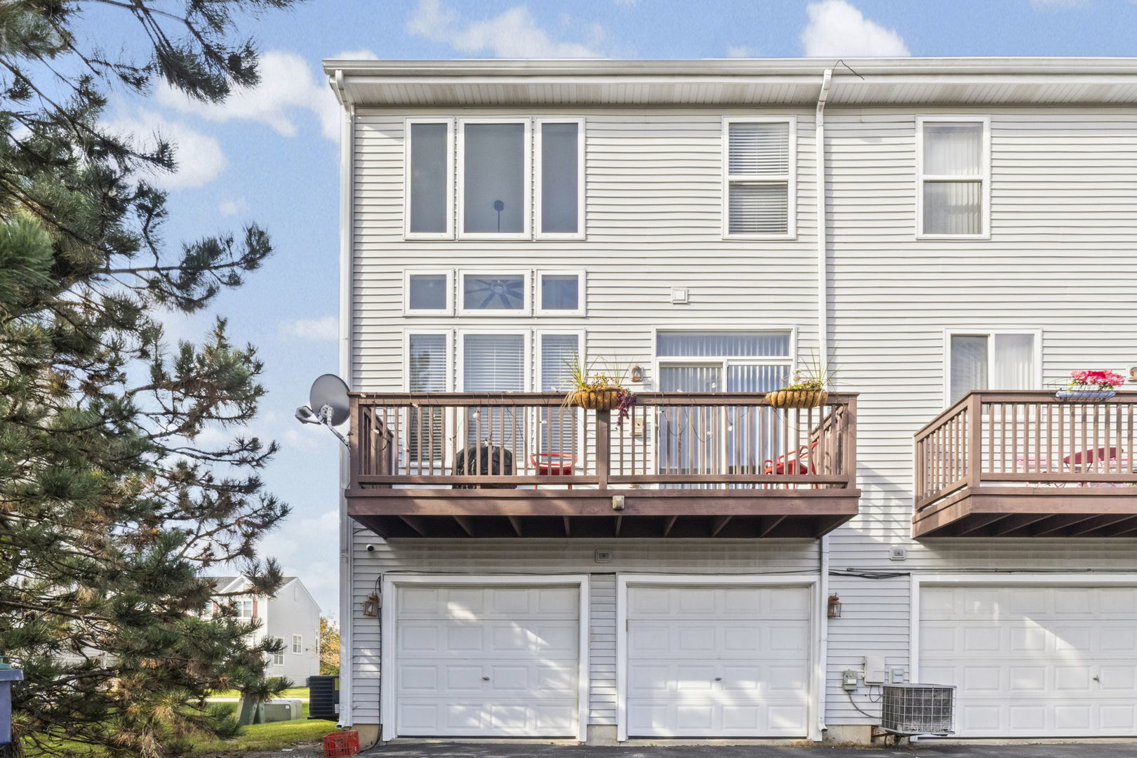 21617 Dogwood Road, Unit 1125 Matteson, IL 60443 - Photo 27 of 33 a front view of a house with a balcony