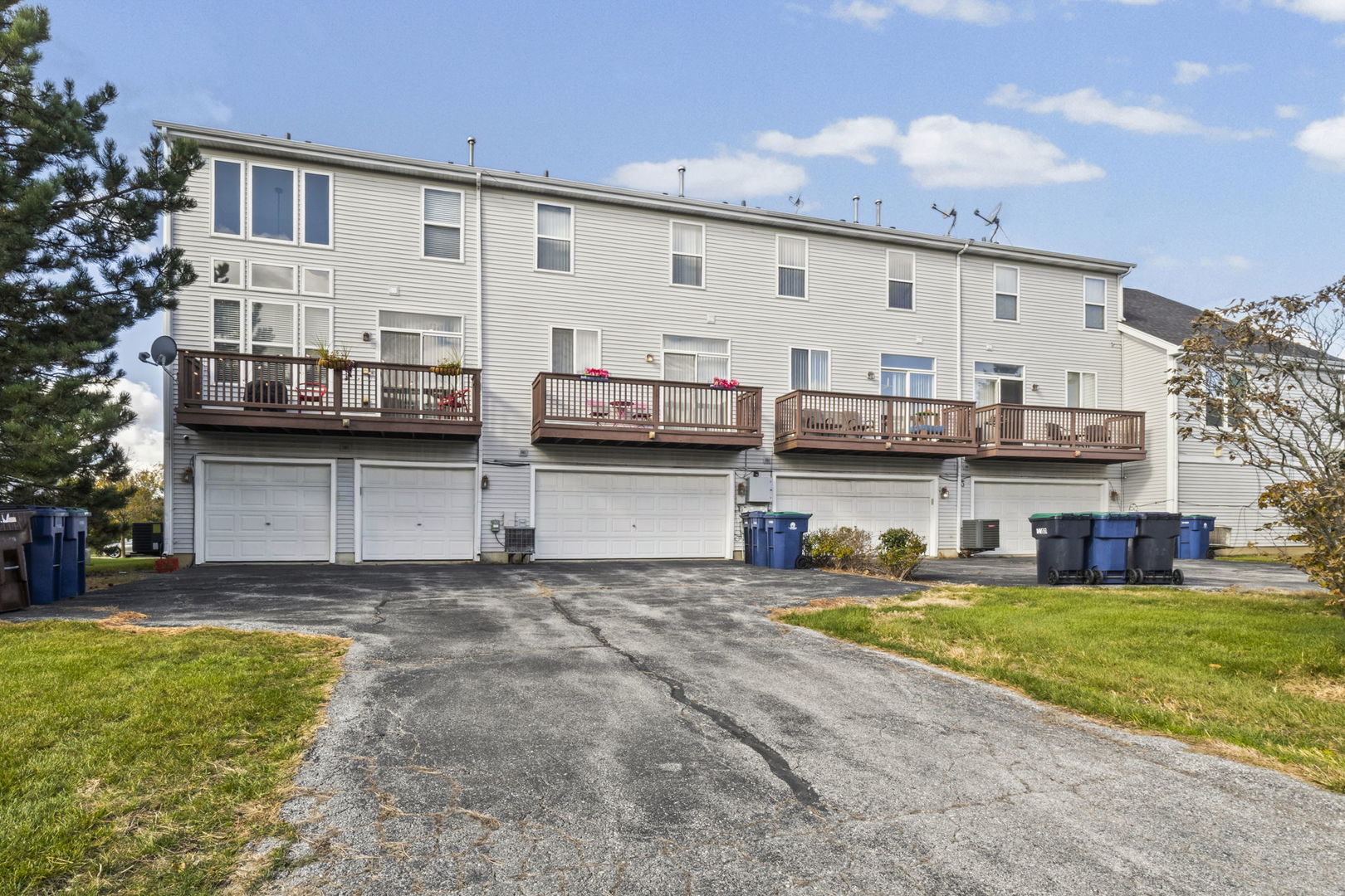 21617 Dogwood Road, Unit 1125 Matteson, IL 60443 - Photo 28 of 33 a view of a house with outdoor space
