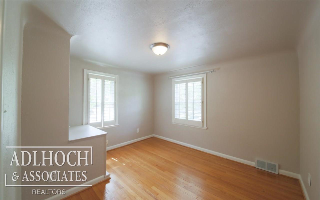 286 Fisher Road Grosse Pointe, MI 48230 - Photo 17 of 29 31300939-16.JPG