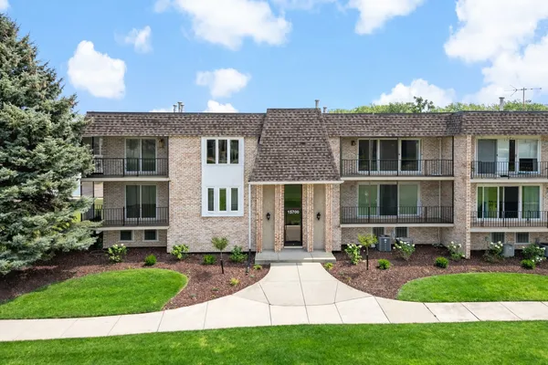$249,900 | 15700 Brassie Court, Unit 2S, Orland Park, IL 60462