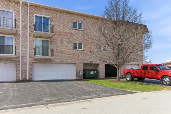 $239,900 | 15700 Brassie Court, Unit 2S, Orland Park, IL 60462