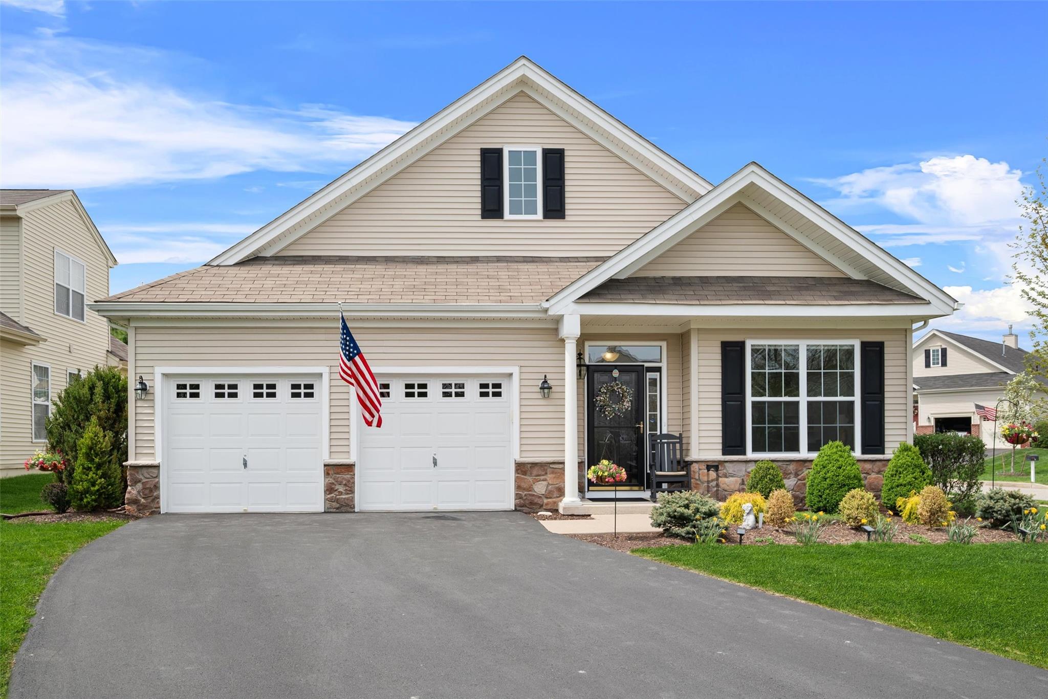 a view of a house with backyard and garden