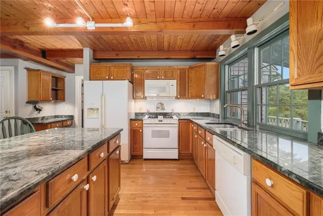 $870,000 | 184 Field Stone Lane, Tiverton, RI 02878