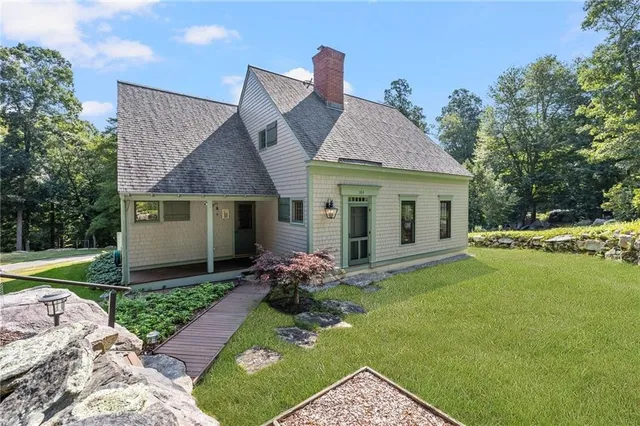 $870,000 | 184 Field Stone Lane, Tiverton, RI 02878