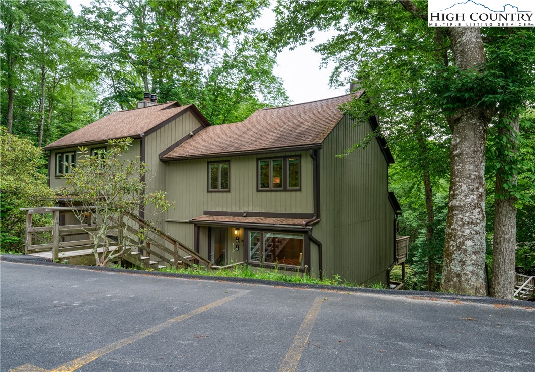 149 Slope View Road, Unit A3 Sugar Mountain, NC 28604 - Photo 3 of 36 Gallery Image 3
