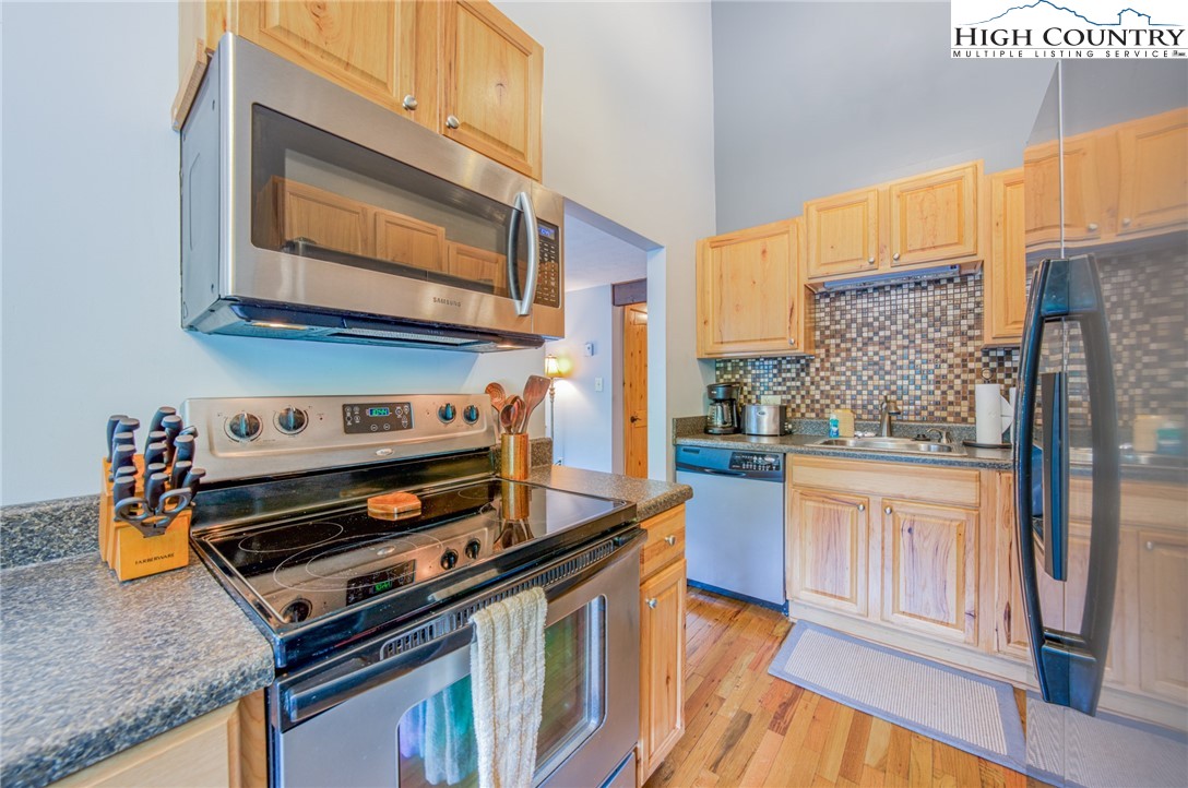 149 Slope View Road, Unit A3 Sugar Mountain, NC 28604 - Photo 6 of 36 Gallery Image 6