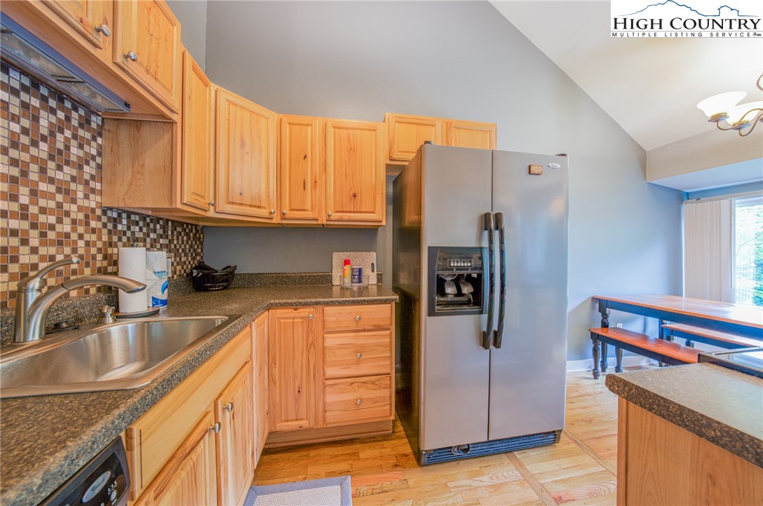 149 Slope View Road, Unit A3 Sugar Mountain, NC 28604 - Photo 8 of 36 Gallery Image 8