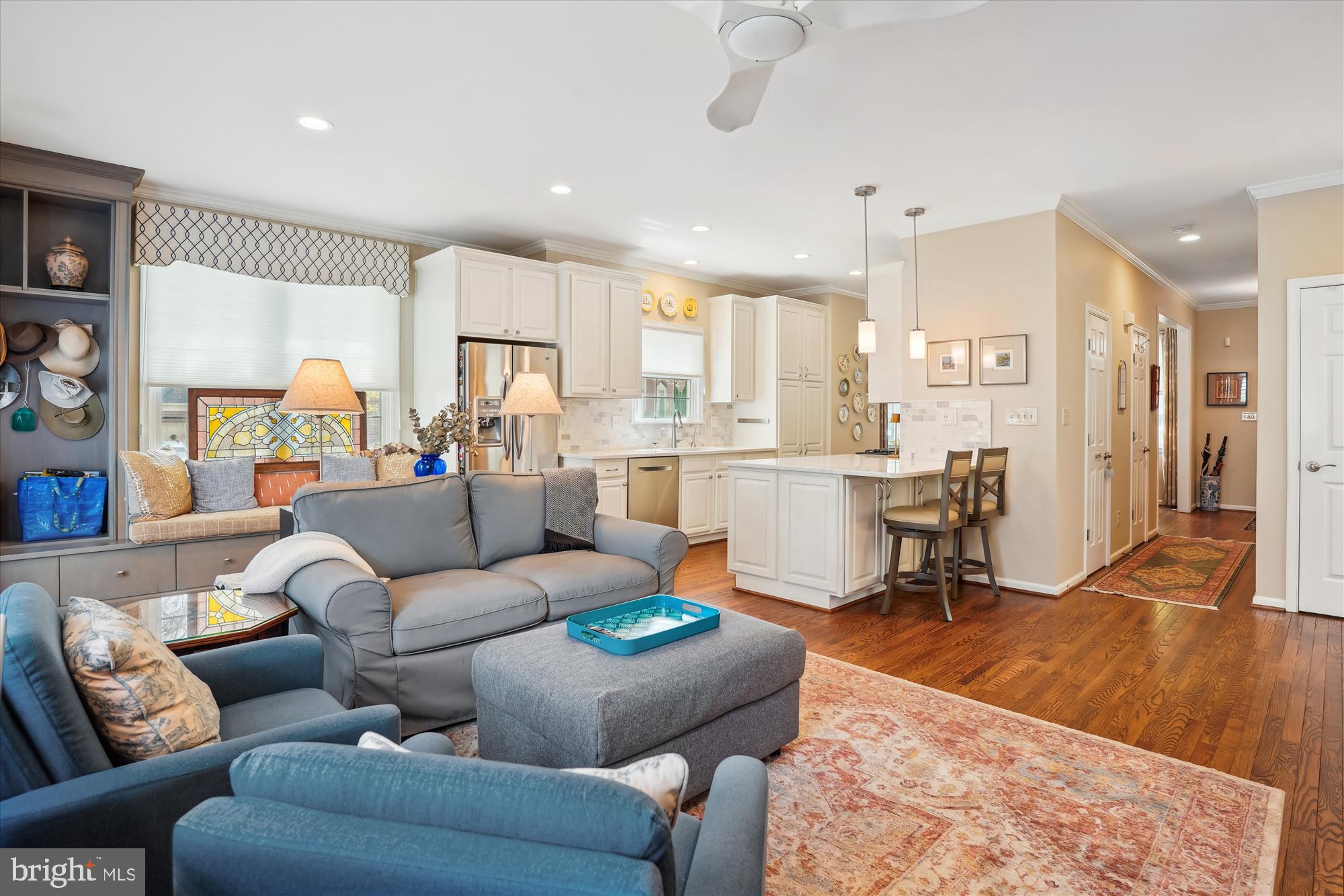 217 Highland Ridge Avenue Gaithersburg, MD 20878 - Photo 7 of 47 Relax or entertain in this family-living room