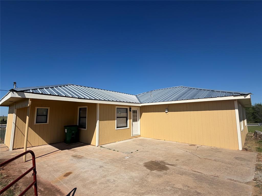 1346 Polk Road Bowie, TX 76230 - Photo 3 of 37