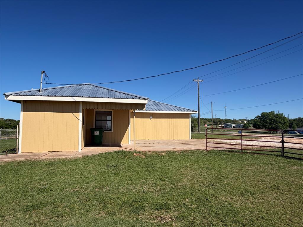 1346 Polk Road Bowie, TX 76230 - Photo 4 of 37