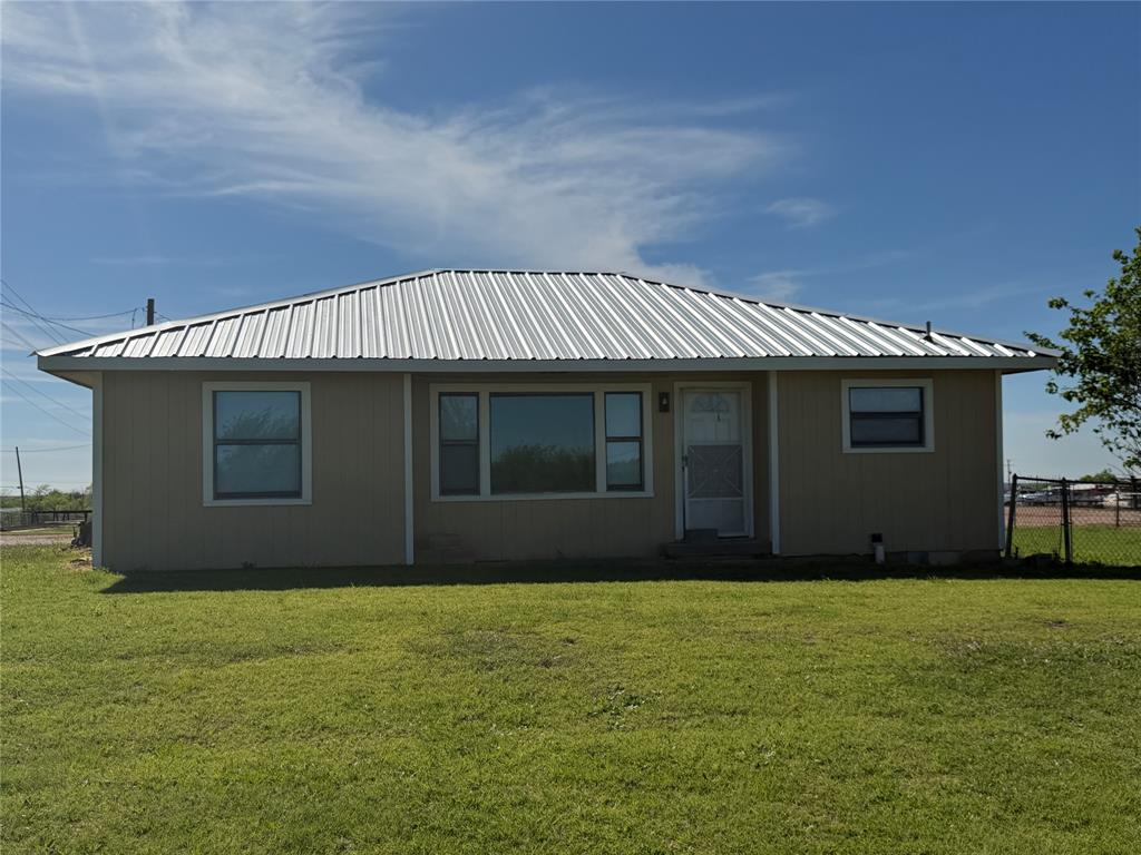 1346 Polk Road Bowie, TX 76230 - Photo 6 of 37