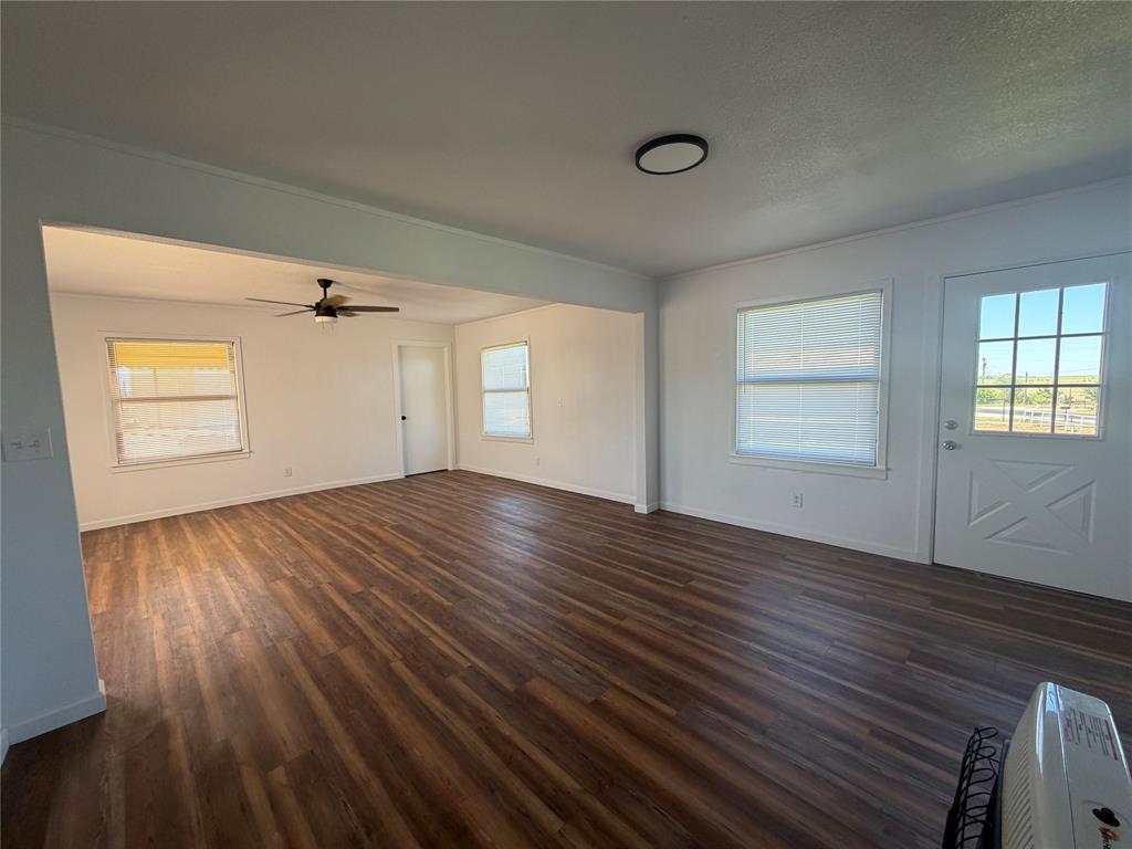 1346 Polk Road Bowie, TX 76230 - Photo 10 of 37