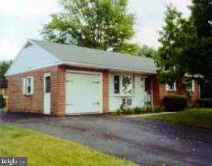 27 Farmland Road Leola, PA 17540 - Photo 1 of 1 Gallery Image 1