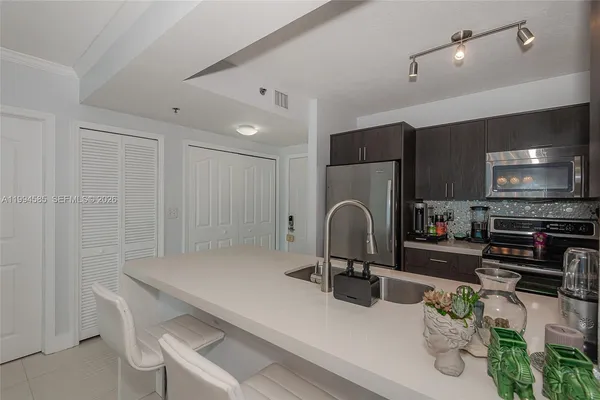 $2,500 | 2665 Southwest 37th Avenue, Unit 410, Miami, FL 33133