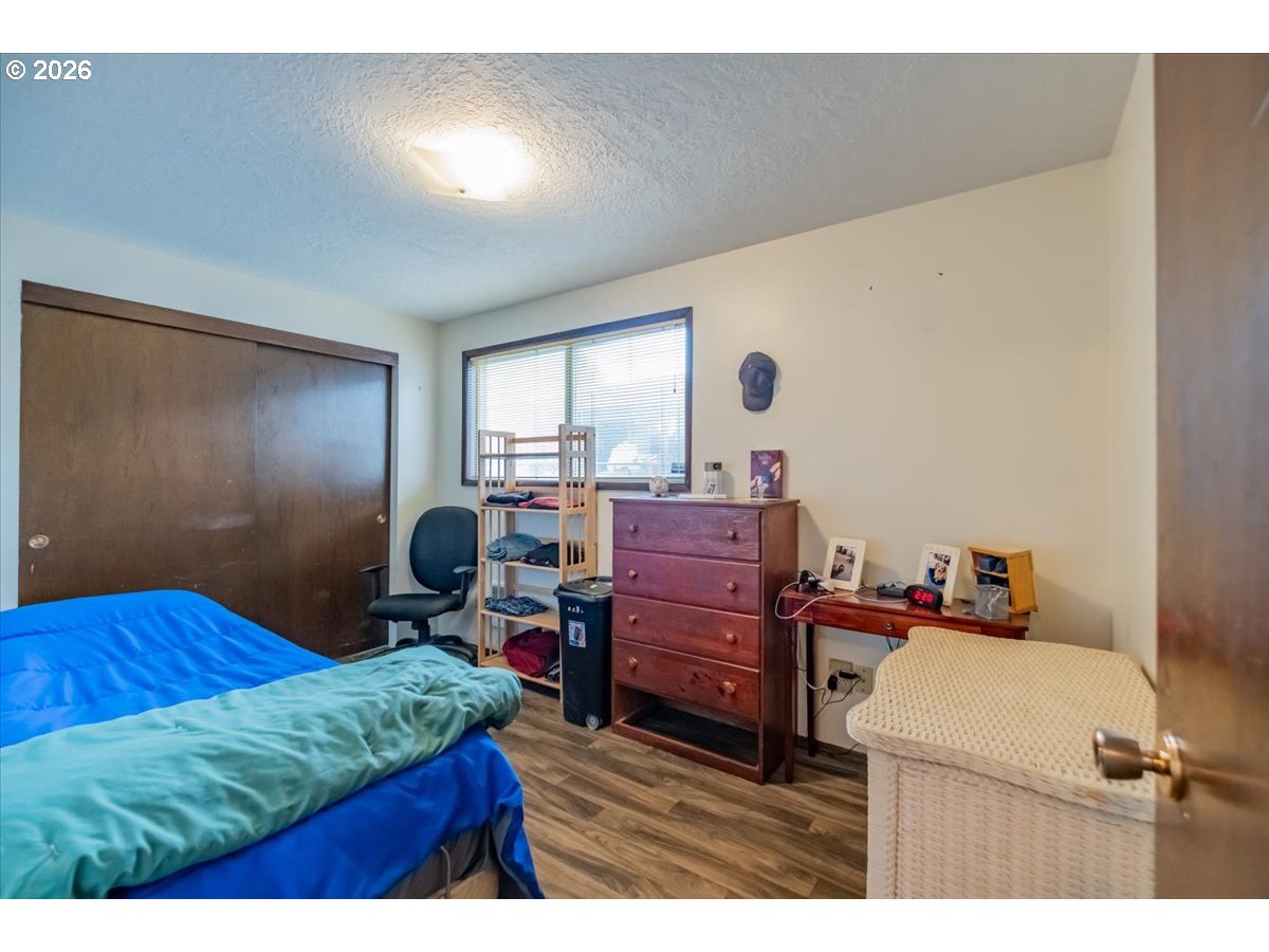 1360 Sunset Lane Sweet Home, OR 97386 - Photo 15 of 26 a bed room with a bed window and a mirror