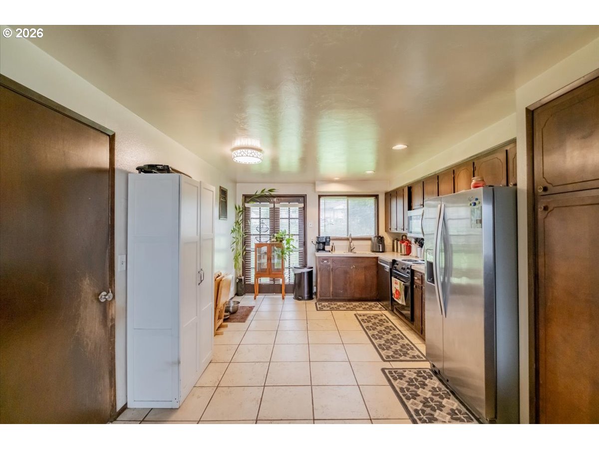 1360 Sunset Lane Sweet Home, OR 97386 - Photo 8 of 26 a balcony with stainless steel appliances kitchen island granite countertop a refrigerator and a stove