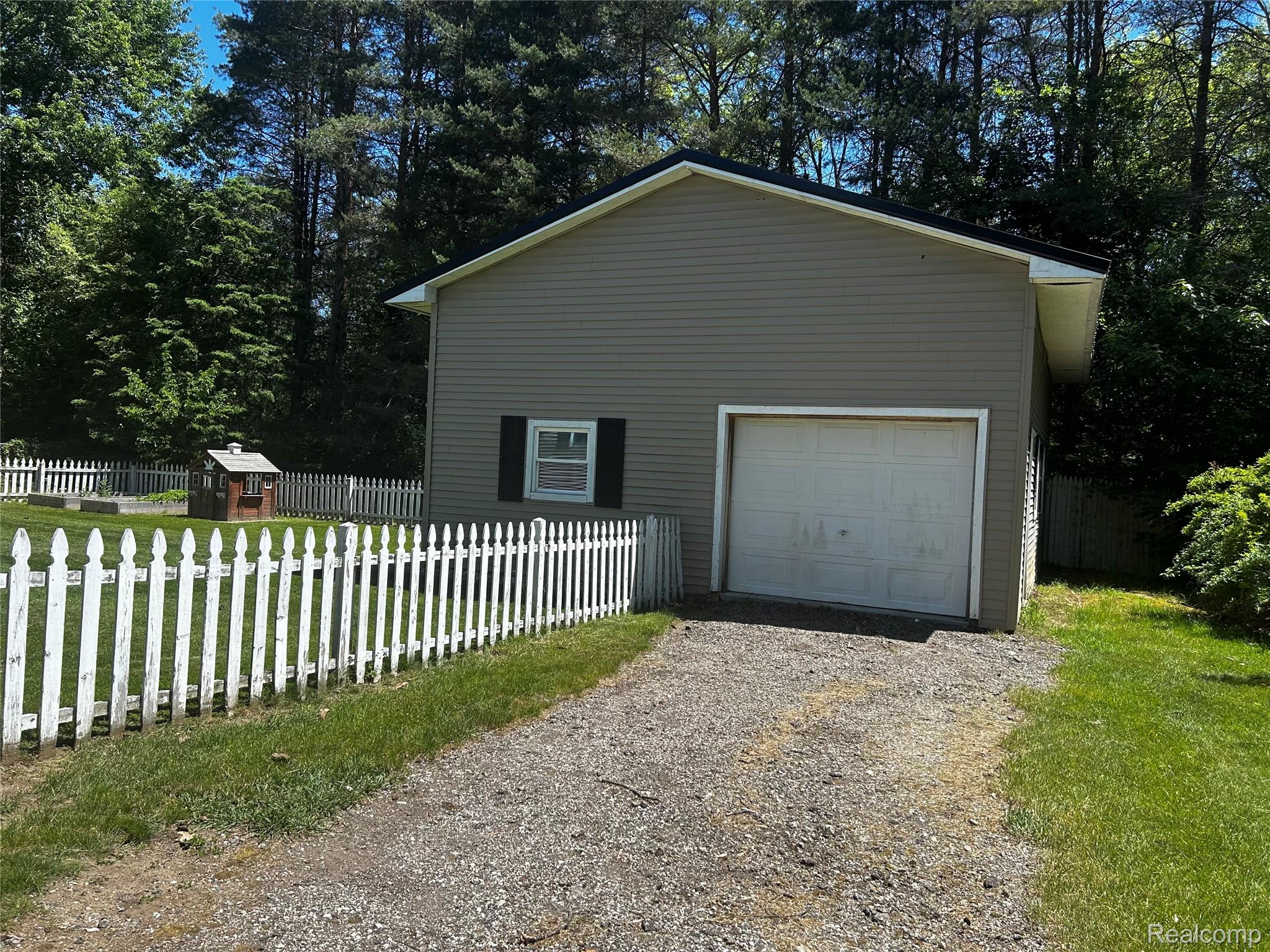 5440 Deland Road Flushing, MI 48433 - Photo 25 of 25 Pole Barn