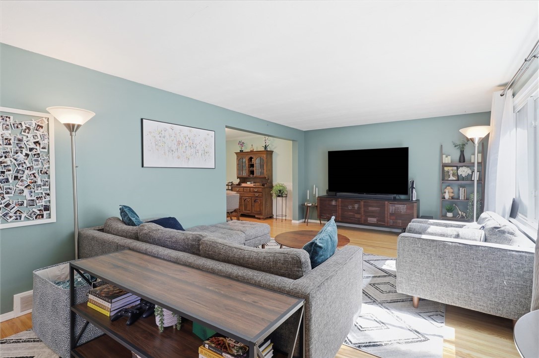 77 Drexmore Road Rochester, NY 14610 - Photo 6 of 27 Living room