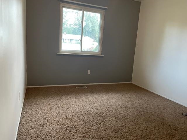 327 East River Road Flushing, MI 48433 - Photo 11 of 19 50049944-10.JPG