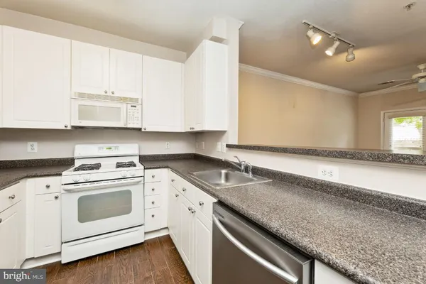 $2,800 | 2765 Centerboro Drive, Unit 159, Vienna, VA 22181
