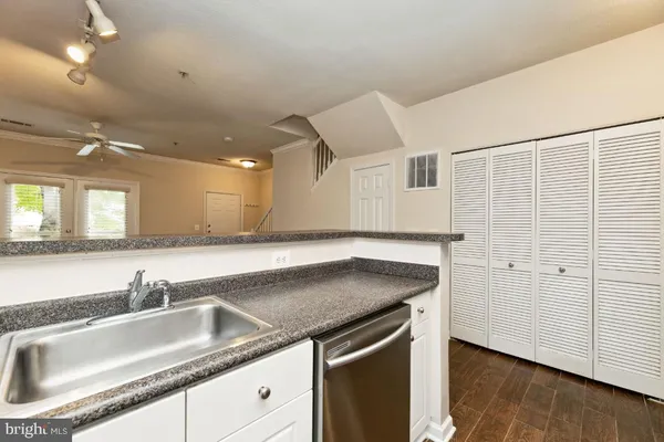 $2,800 | 2765 Centerboro Drive, Unit 159, Vienna, VA 22181