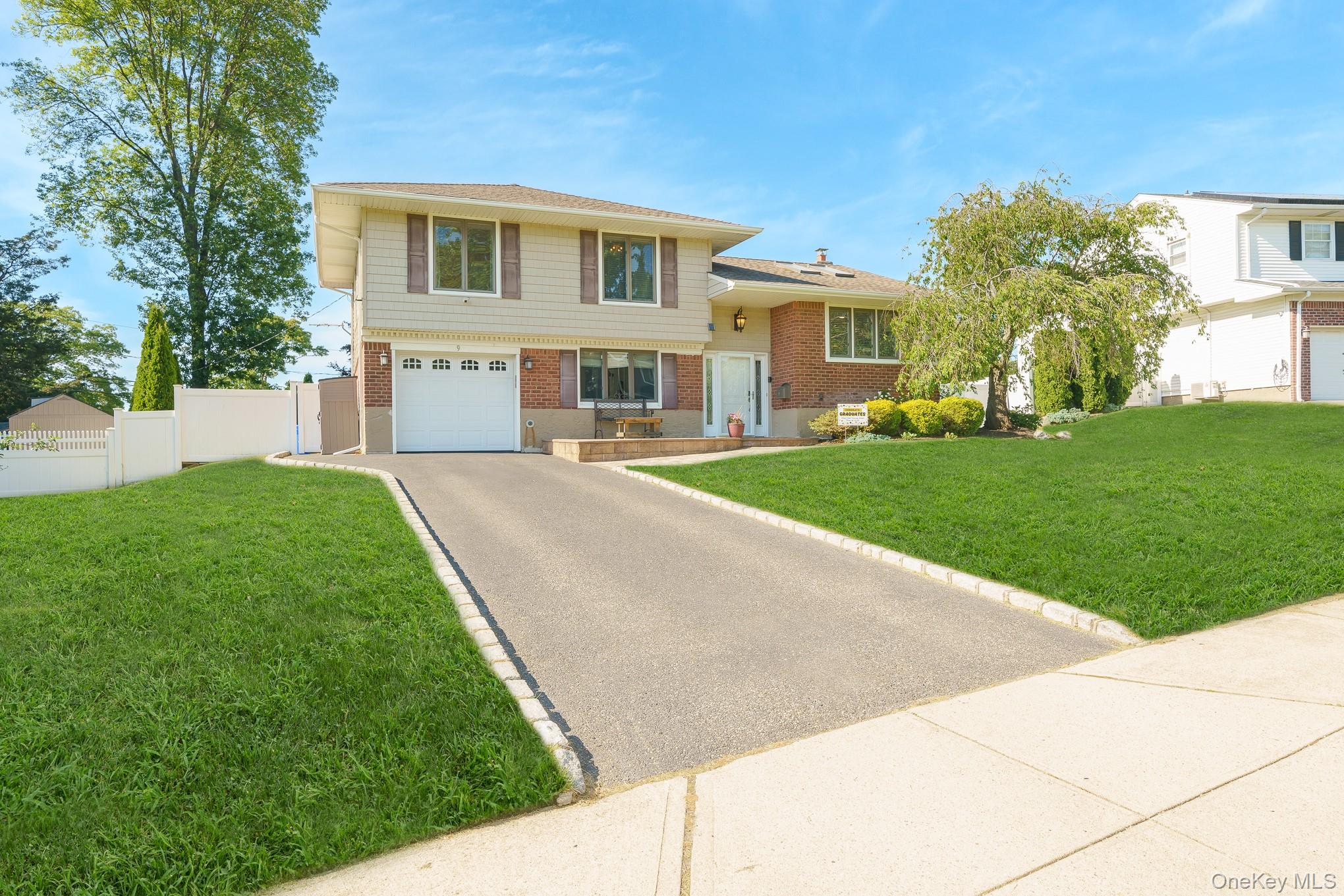 9 Wayne Place Commack, NY 11725 - Photo 3 of 36
