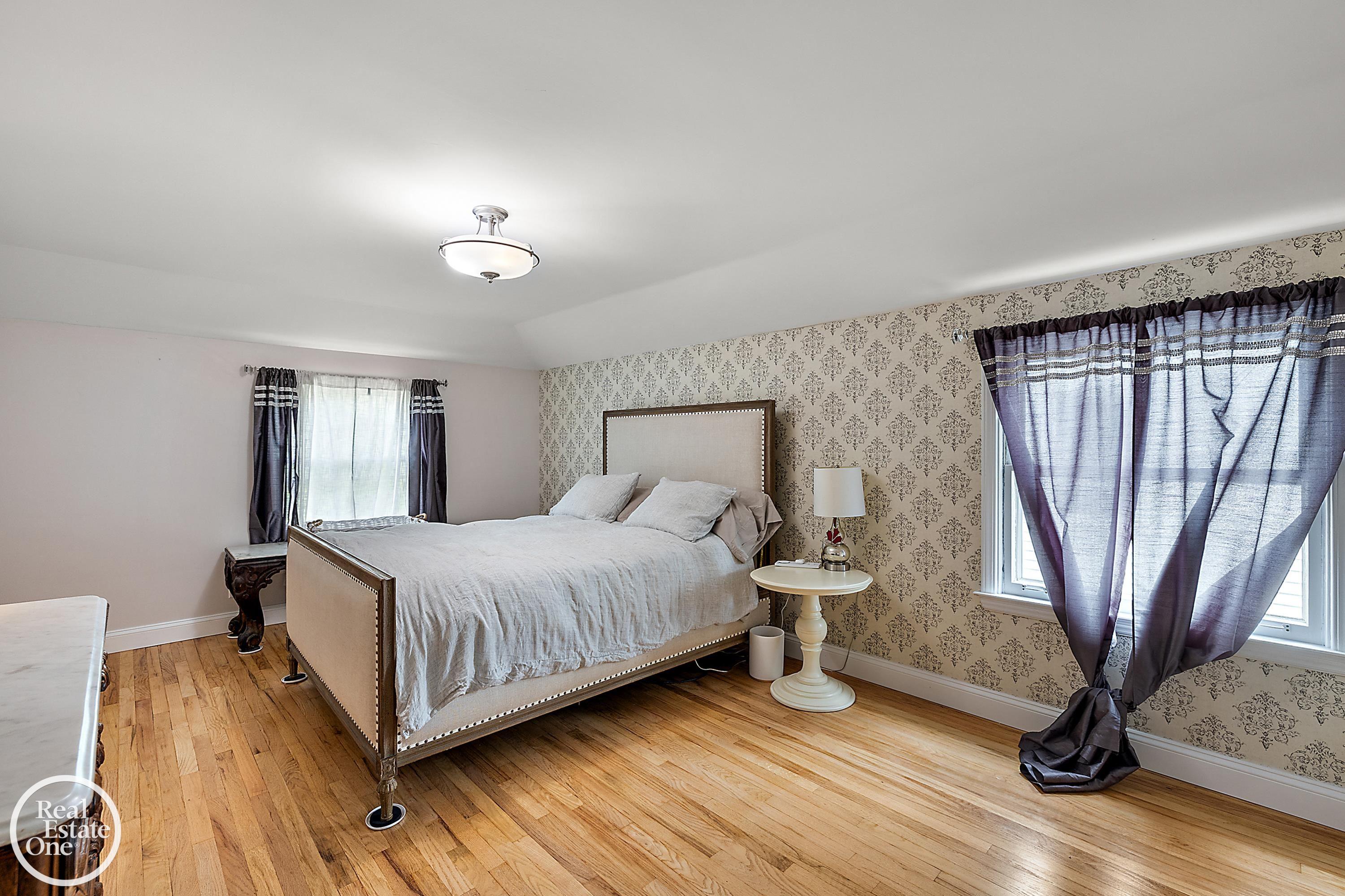 1513 Roslyn Road Grosse Pointe, MI 48236 - Photo 21 of 36 50144102-592740b4-3e3d-49a5-a293-30b3ec4a6bcb.JPG