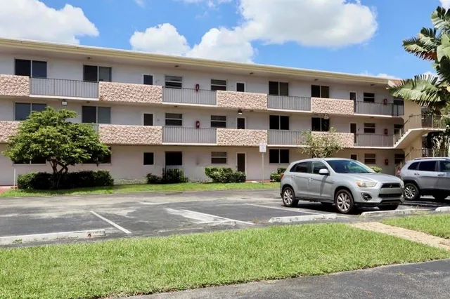 $160,000 | 5985 Del Lago Circle, Unit 223, Sunrise, FL 33313