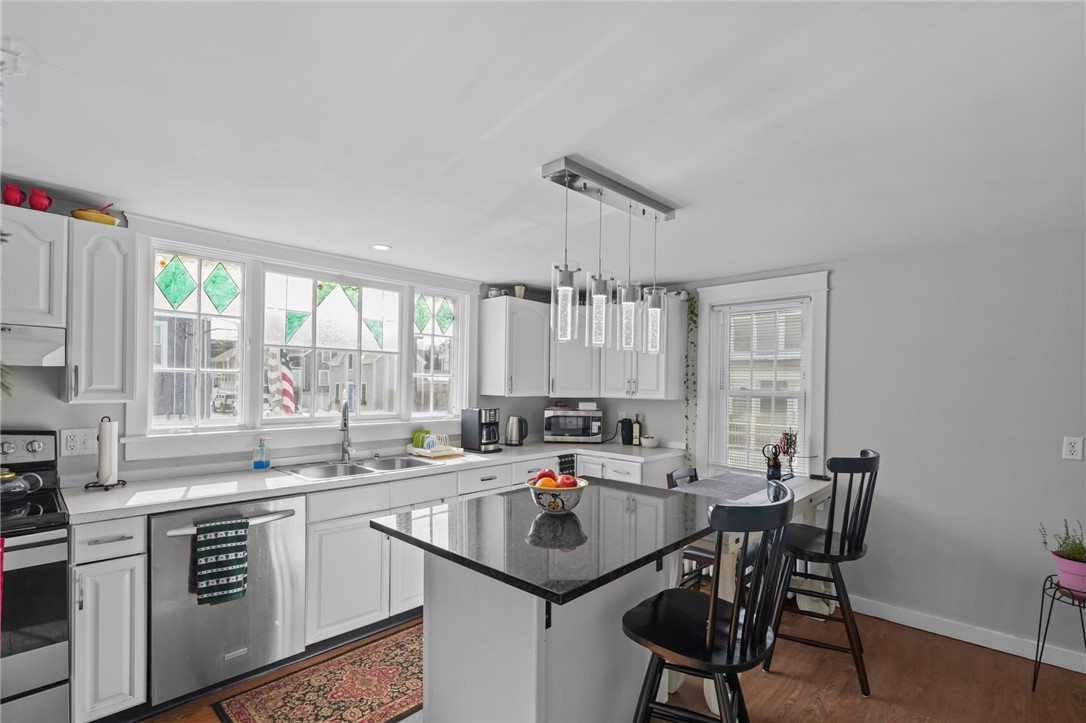 32 Houston Avenue Newport, RI 02840 - Photo 10 of 47