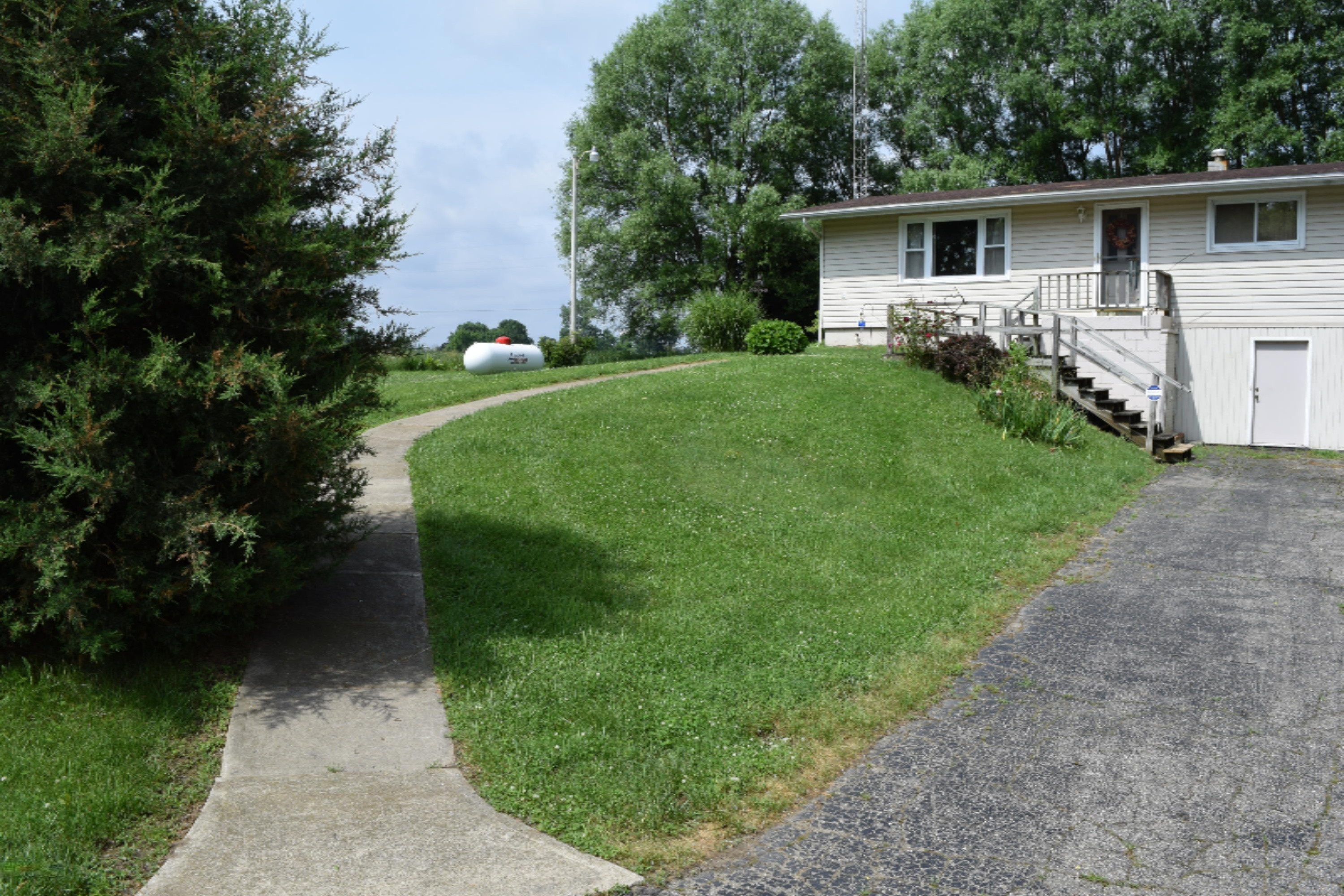 404 South Angola Road Coldwater, MI 49036 - Photo 4 of 16 DSC_0333