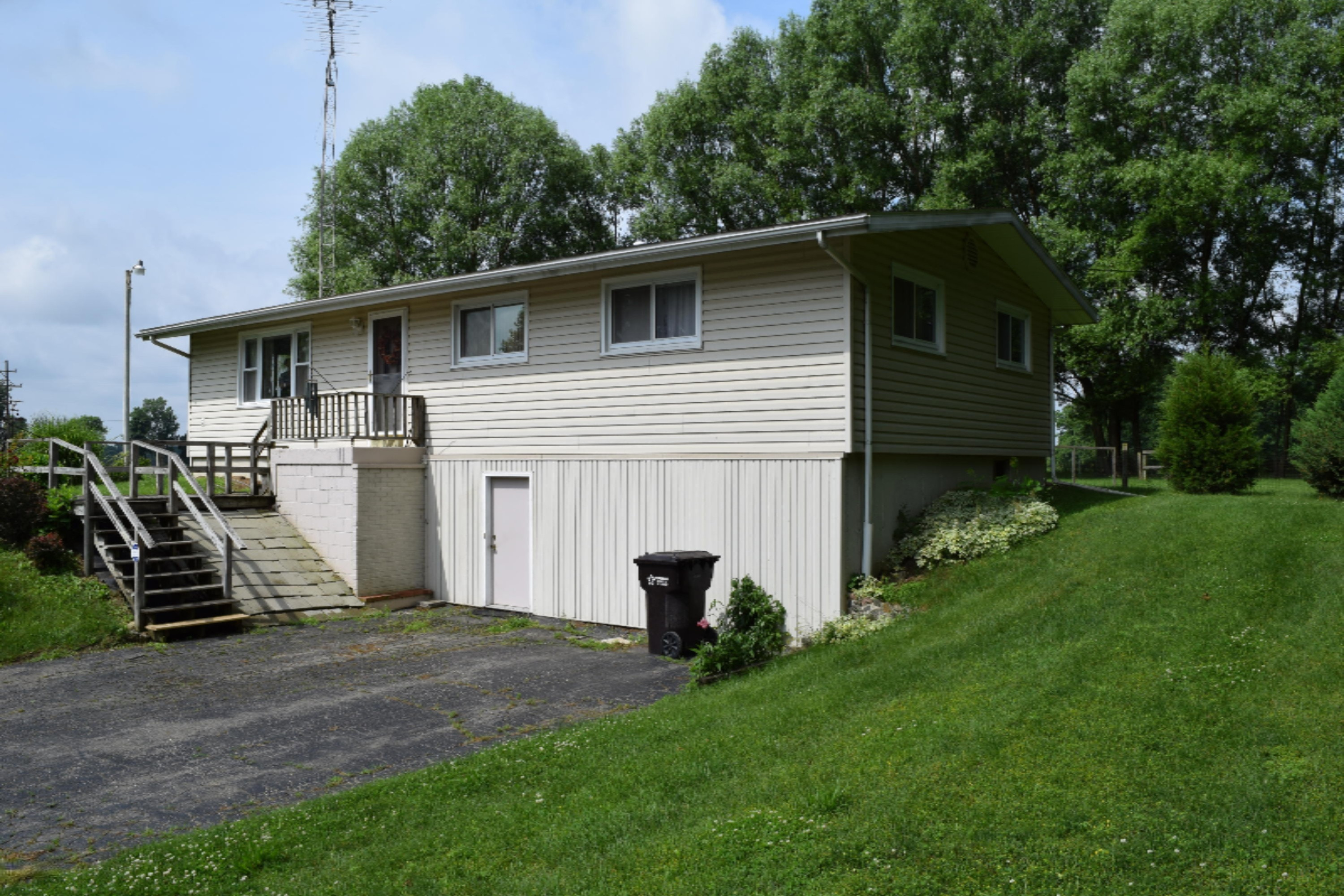404 South Angola Road Coldwater, MI 49036 - Photo 5 of 16 DSC_0335