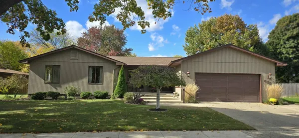 $319,900 | 621 Ashwood Drive, Flushing, MI 48433