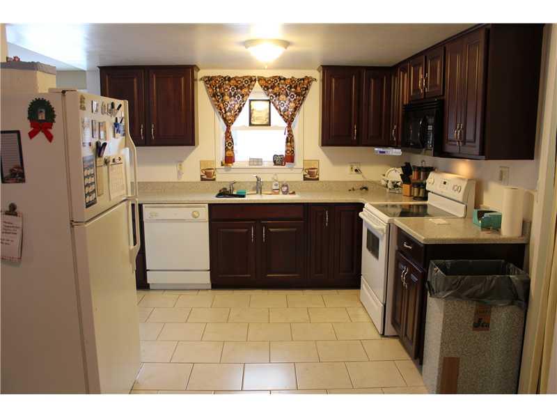 103 Rural Drive Butler, PA 16001 - Photo 4 of 17 Kitchen.