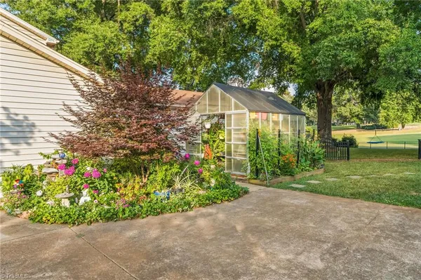 $699,900 | 223 Ivy Circle, Advance, NC 27006