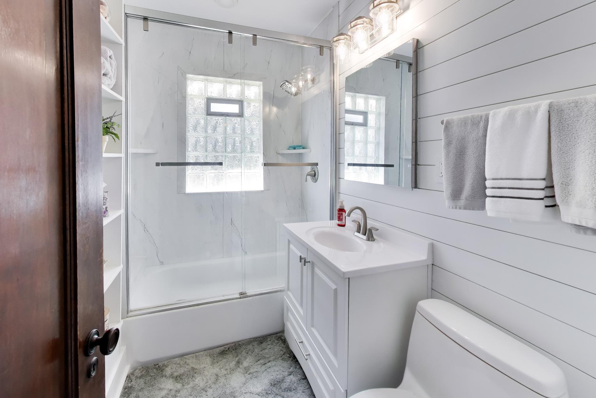 1429 College Avenue Racine, WI 53403 - Photo 23 of 42 Bathroom