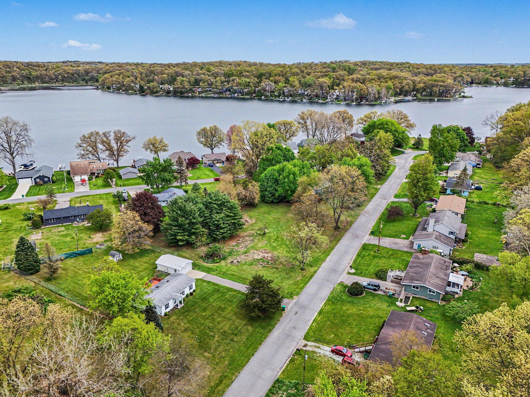 18-19 Elizabeth Drive Three Rivers, MI 49093 - Photo 8 of 24 011_file_2417