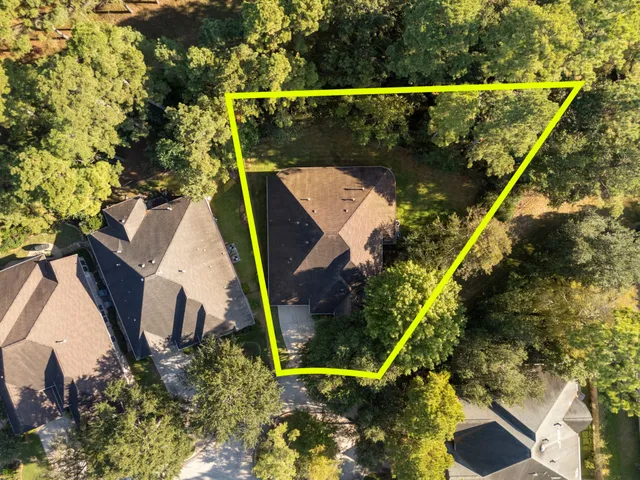 a view of a small yard