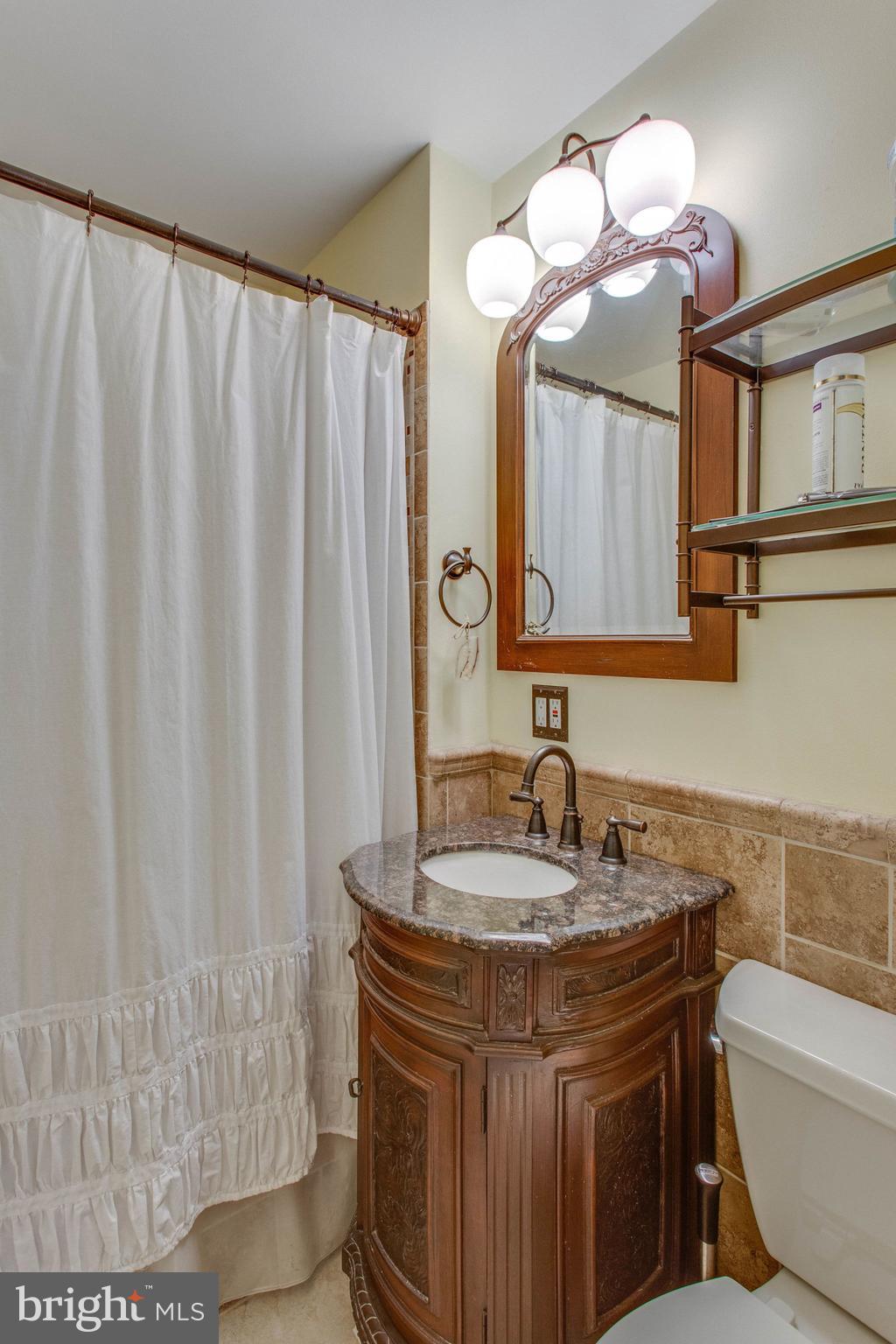 9869 Lakepointe Drive Burke, VA 22015 - Photo 16 of 30 Pedestal vanity