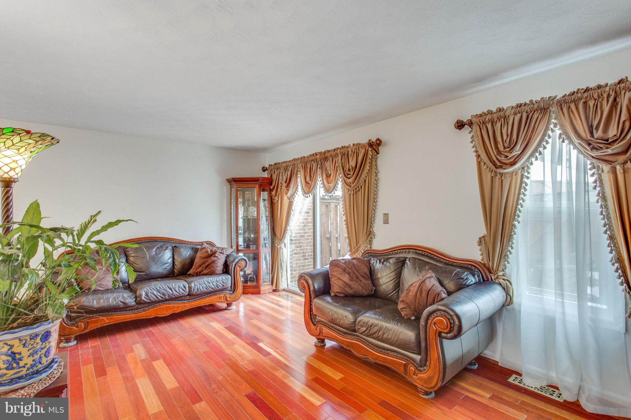 9869 Lakepointe Drive Burke, VA 22015 - Photo 3 of 30 Spotless Brazilian cherry hardwood floors