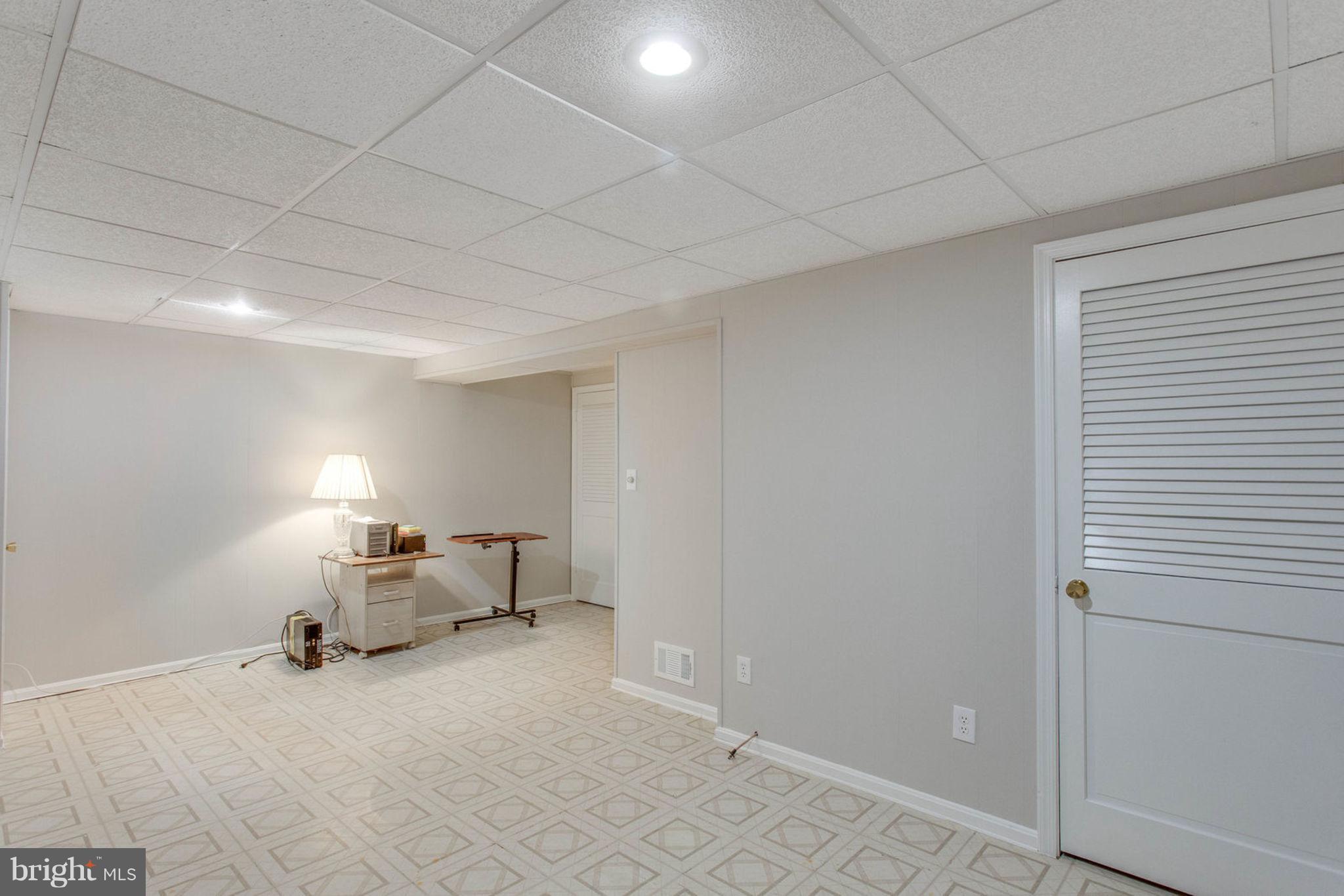 9869 Lakepointe Drive Burke, VA 22015 - Photo 24 of 30 So much potential