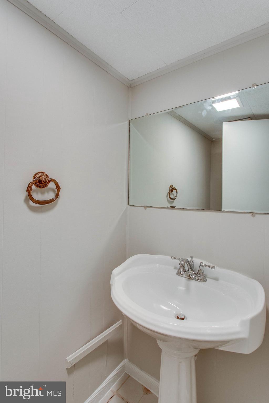 9869 Lakepointe Drive Burke, VA 22015 - Photo 25 of 30 Lower level half-bath