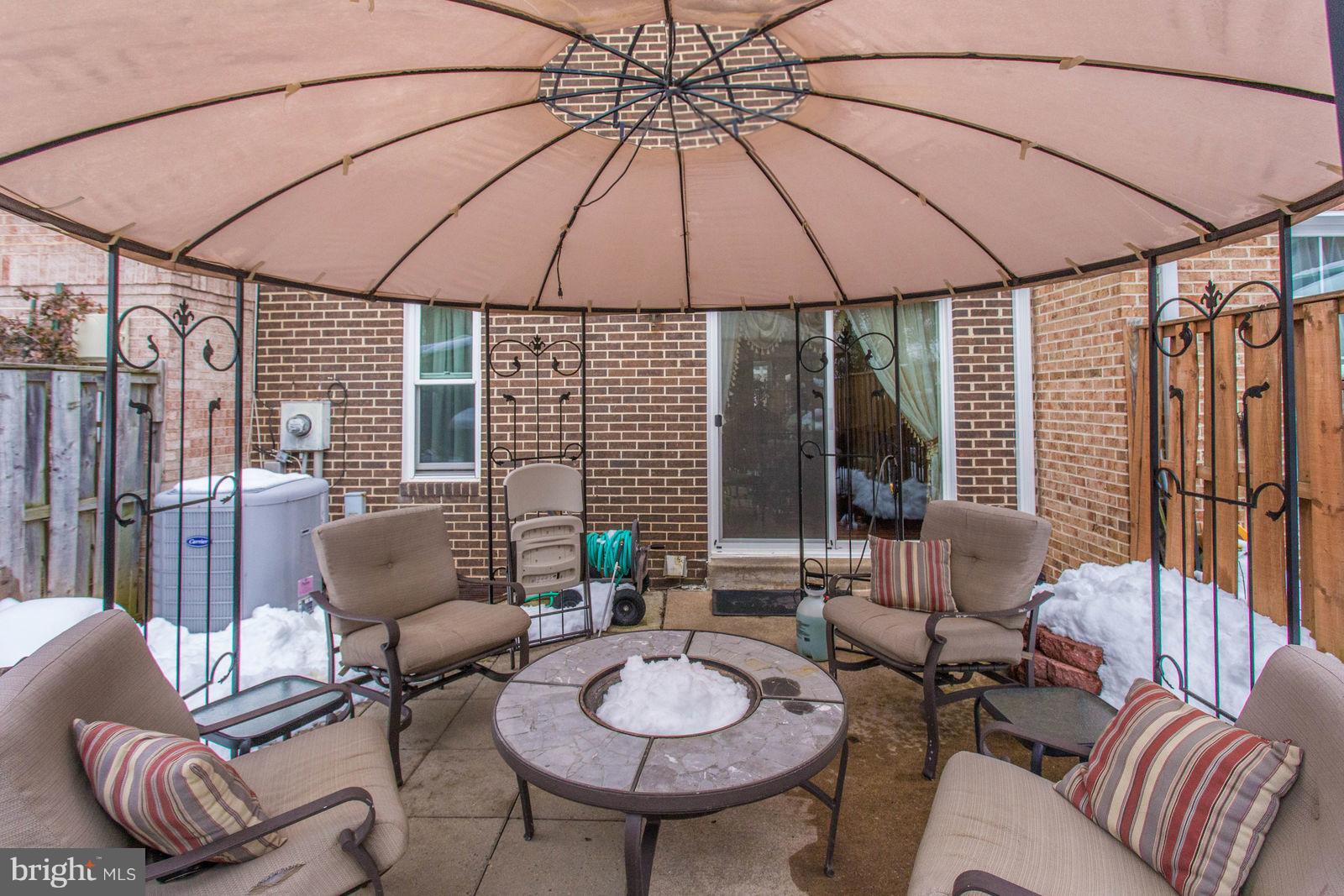 9869 Lakepointe Drive Burke, VA 22015 - Photo 28 of 30 Access to living area