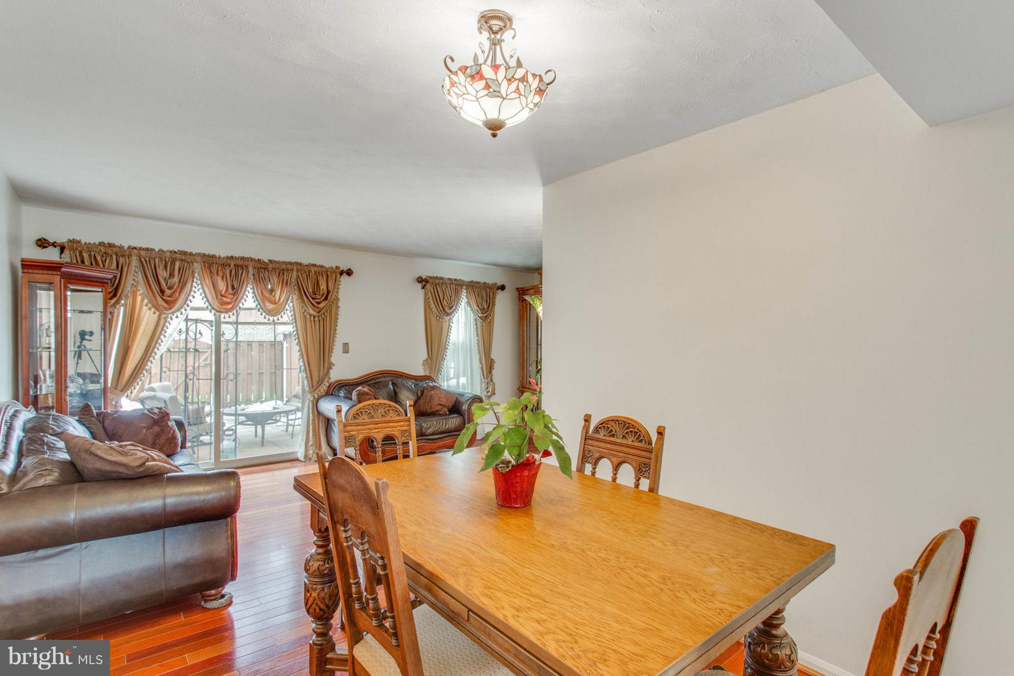 9869 Lakepointe Drive Burke, VA 22015 - Photo 5 of 30 Dining area on main level off kitchen