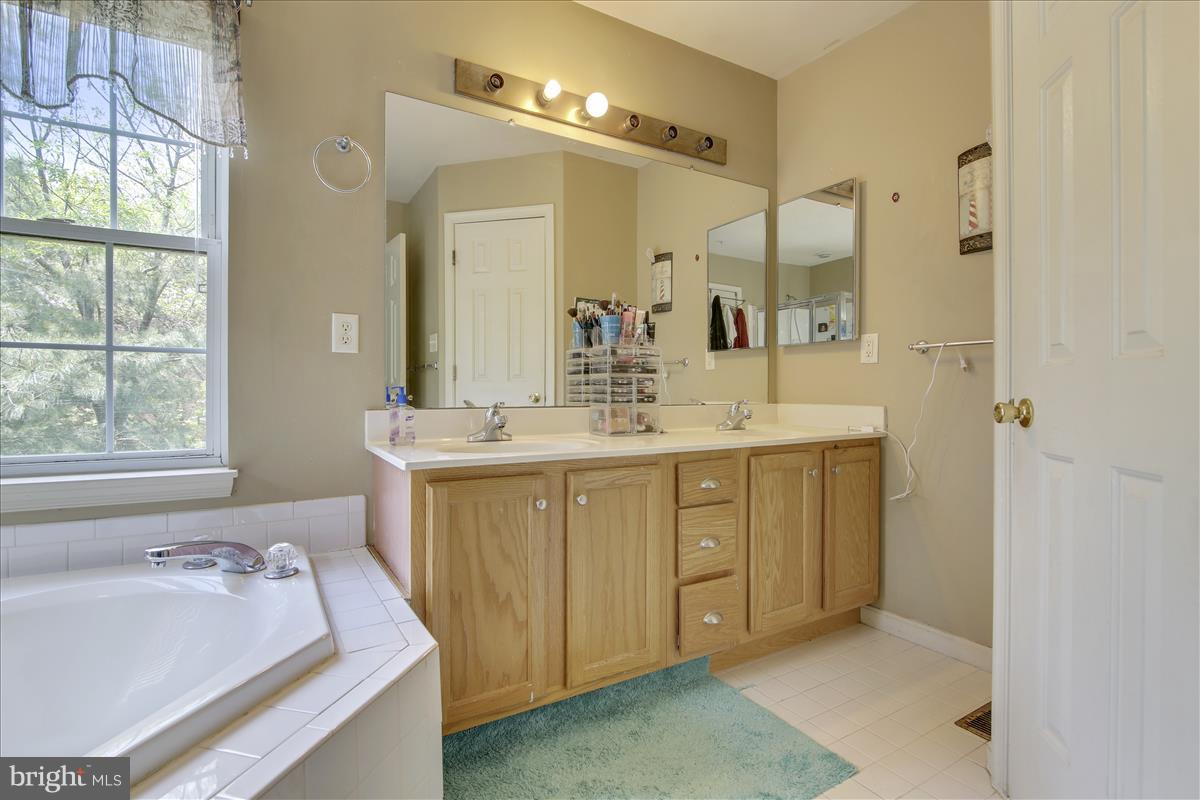 1517 Rambling Way North Frederick, MD 21701 - Photo 15 of 24 Bath (Master)