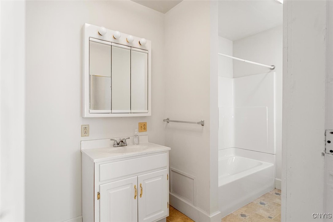 303 Main Street, Unit 1 Oneida, NY 13421 - Photo 18 of 27